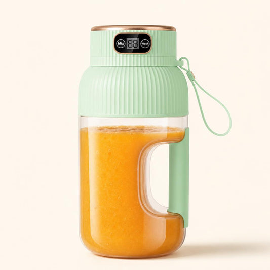 Batidora portátil Sorbly verde menta con batido de naranja